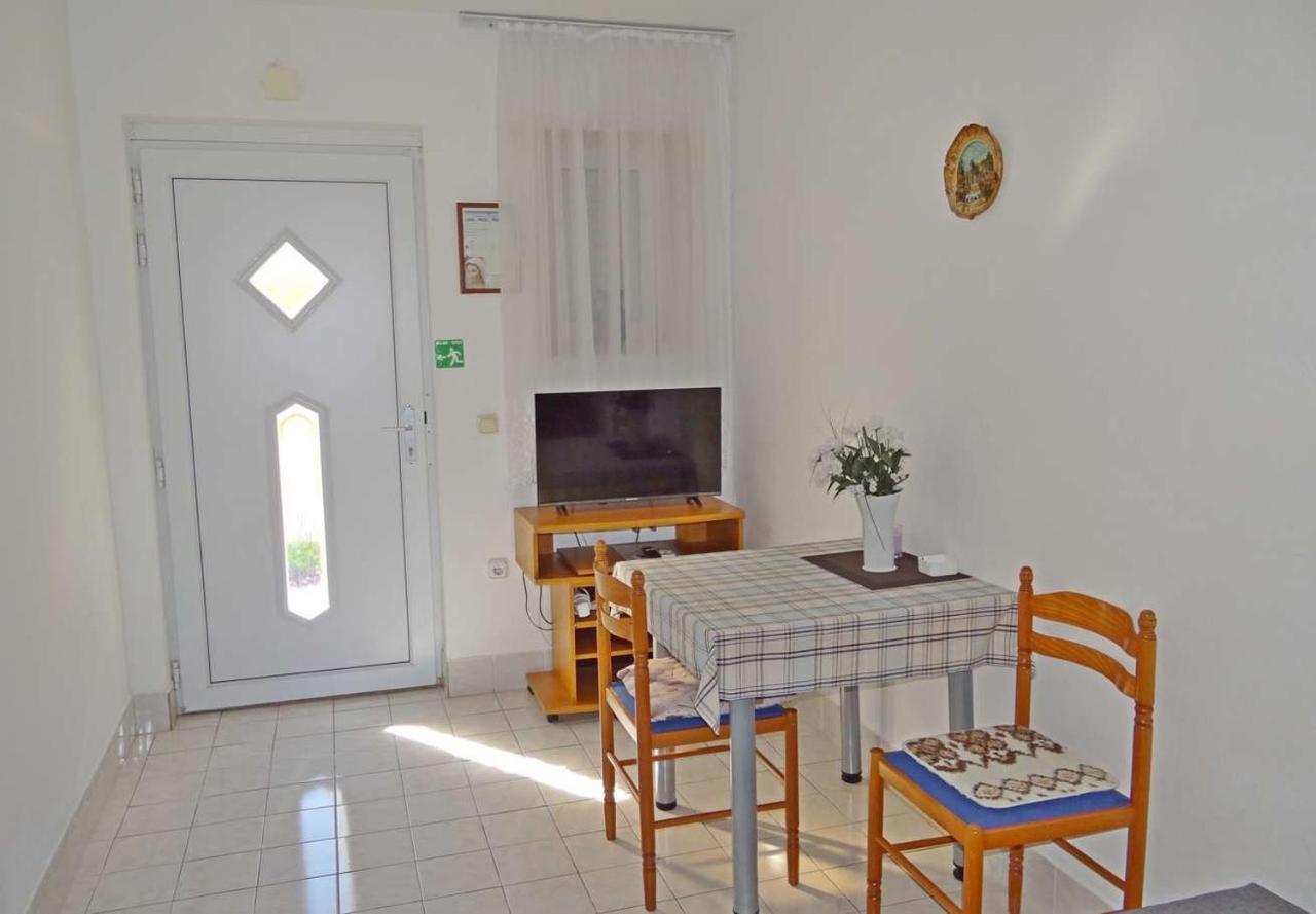 Apartments Tomislav - 120 M From Beach Donji Okrug  Екстериор снимка