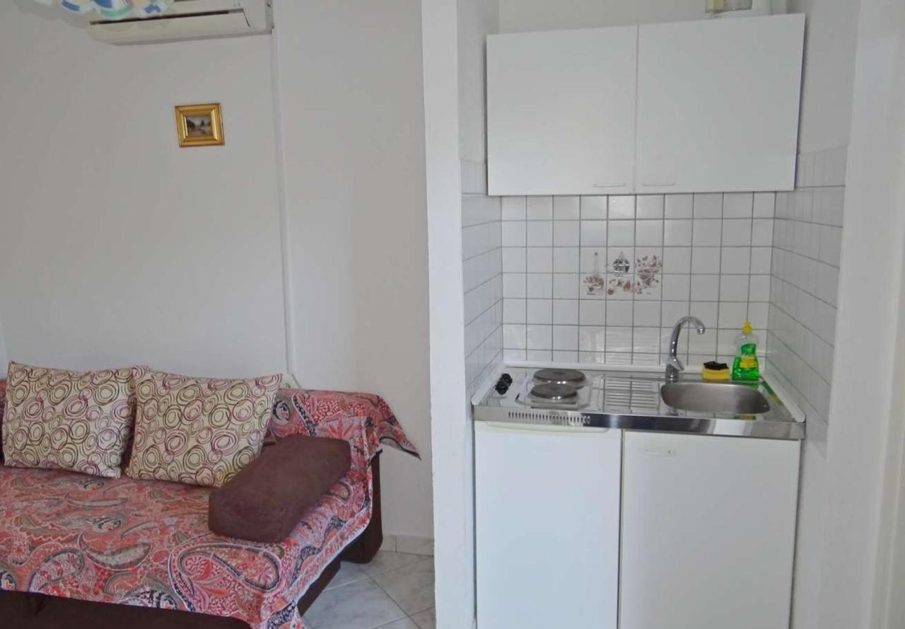 Apartments Tomislav - 120 M From Beach Donji Okrug  Екстериор снимка