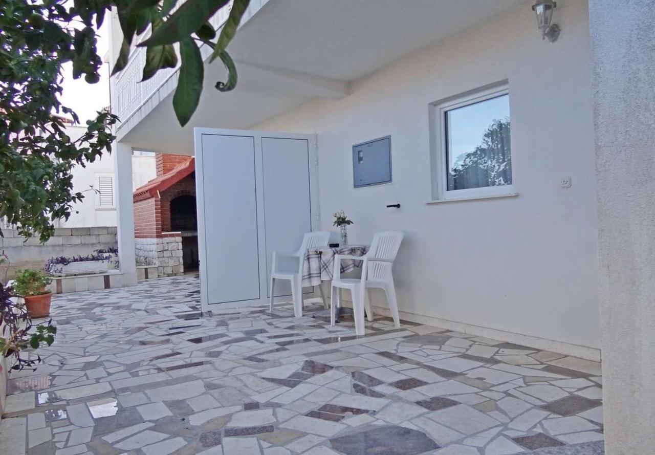 Apartments Tomislav - 120 M From Beach Donji Okrug  Екстериор снимка