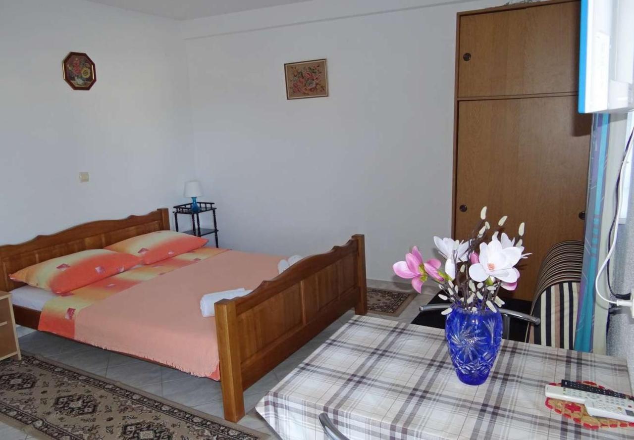 Apartments Tomislav - 120 M From Beach Donji Okrug  Екстериор снимка