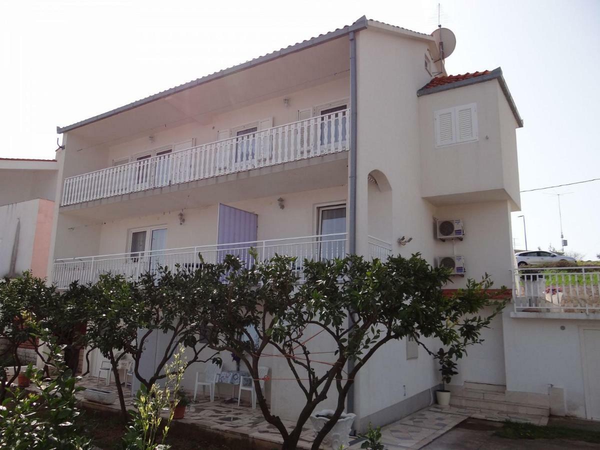 Apartments Tomislav - 120 M From Beach Donji Okrug  Екстериор снимка