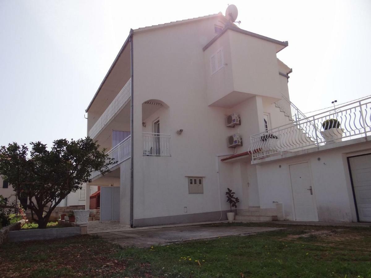 Apartments Tomislav - 120 M From Beach Donji Okrug  Екстериор снимка